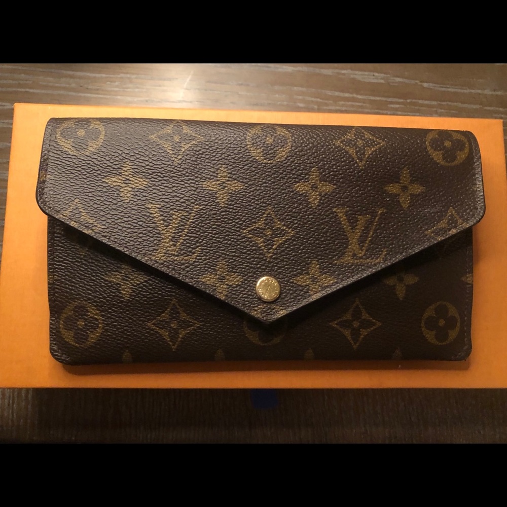 Louis Vuitton Sarah Wallet